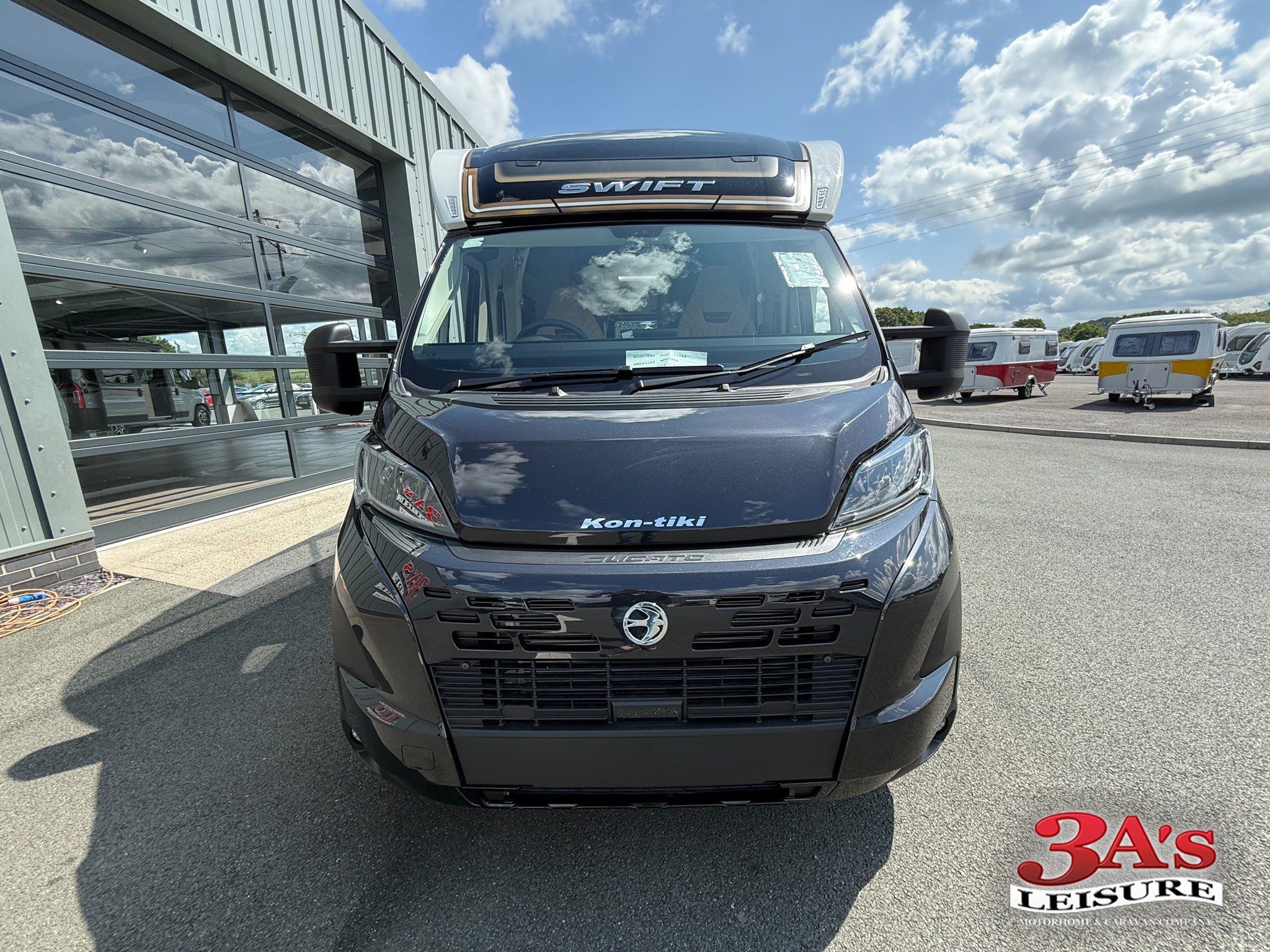 2025 Swift Kon-Tiki 774 - Exterior - Front