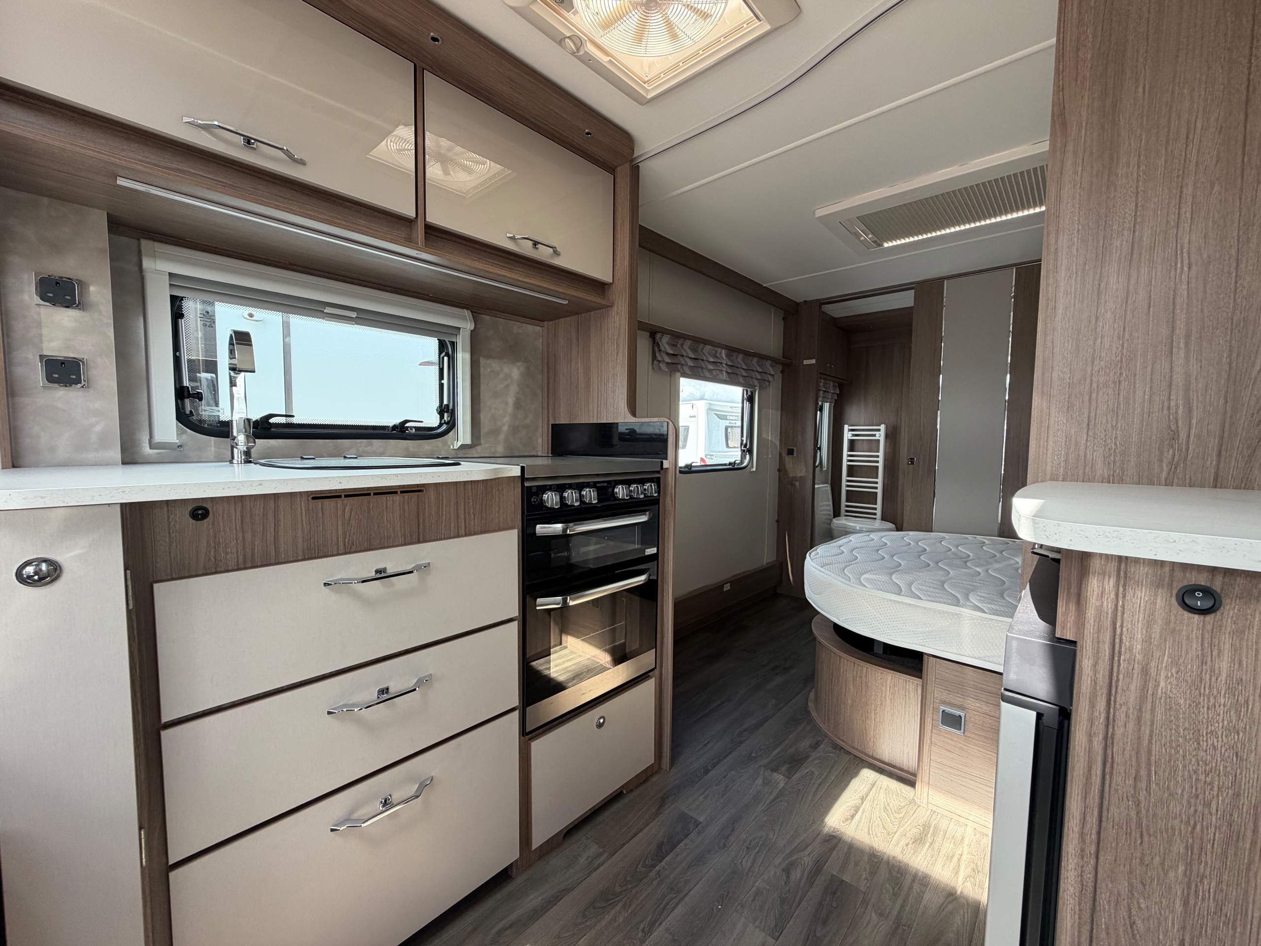 2022 Coachman VIP 575