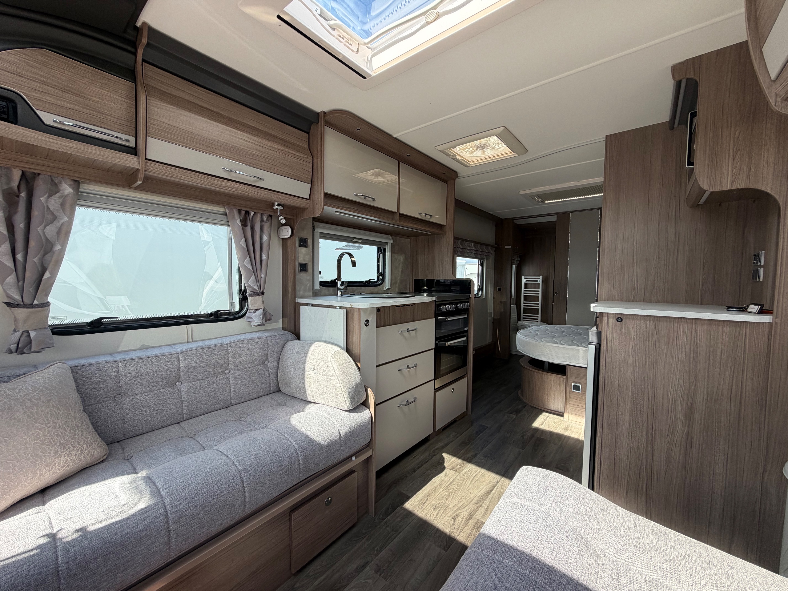 2022 Coachman VIP 575