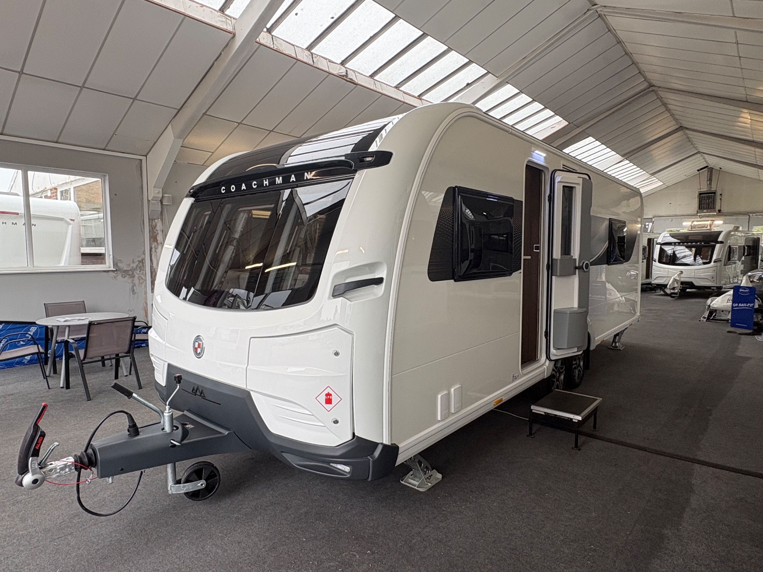Coachman Lusso 2 - Exterior - Front