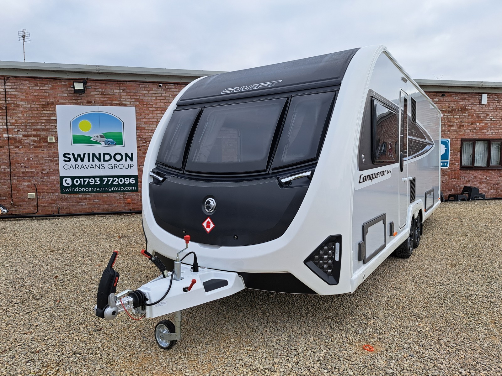 Swift Conqueror 645 - Photo 1