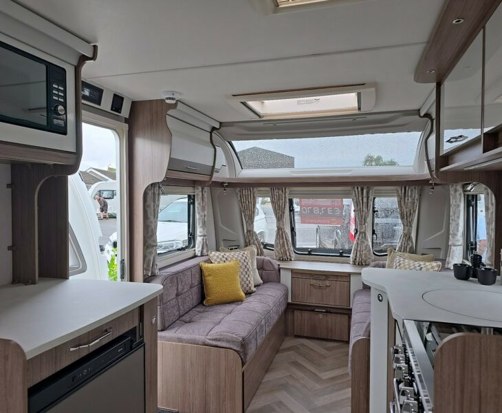 Coachman Vip 565 - Exterior - Front