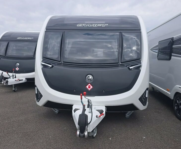 Swift Conqueror - Exterior - Front