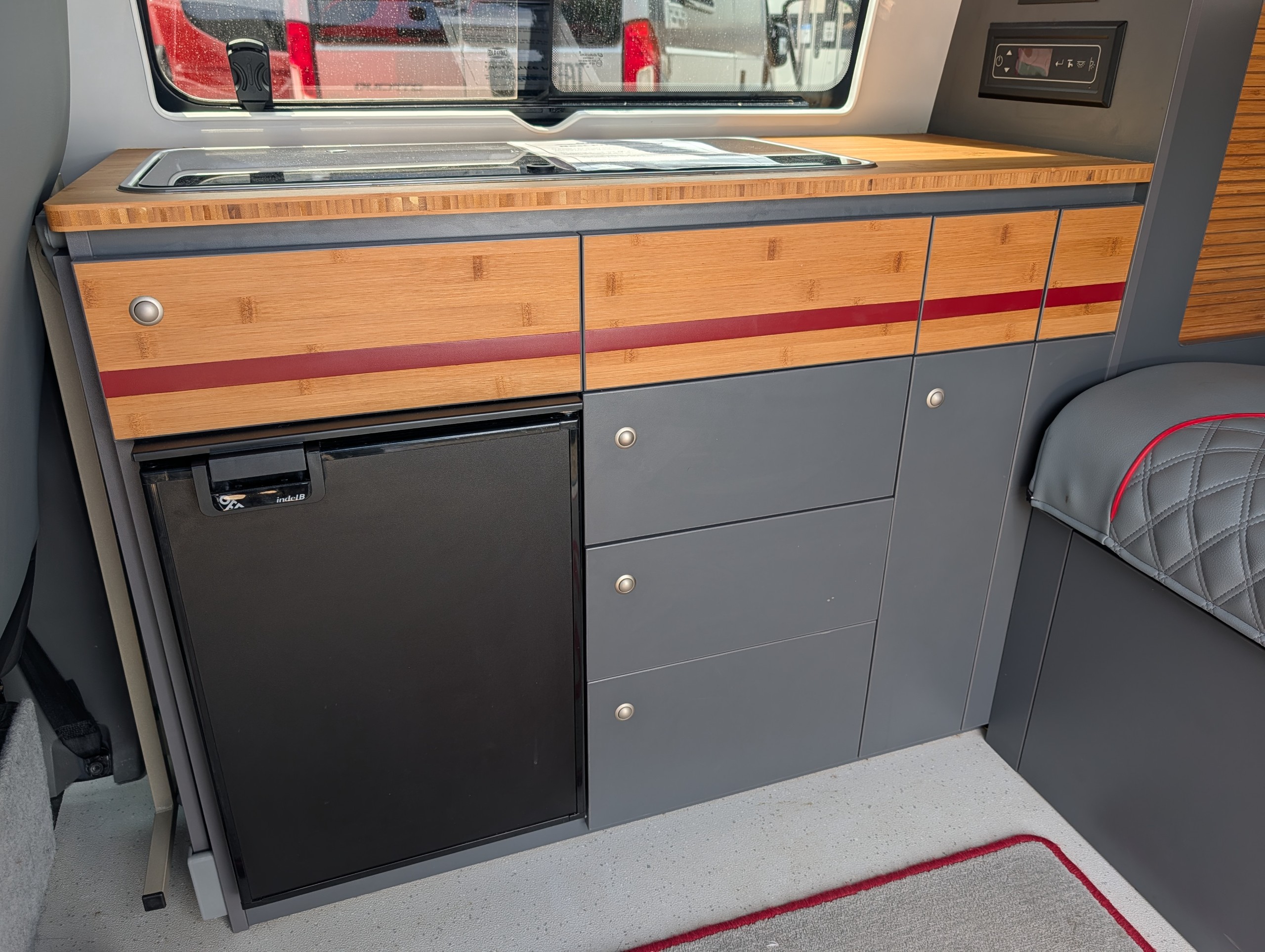 2023 Volkswagen Transporter T28 Highline 2.0 TDI Out and About Camper