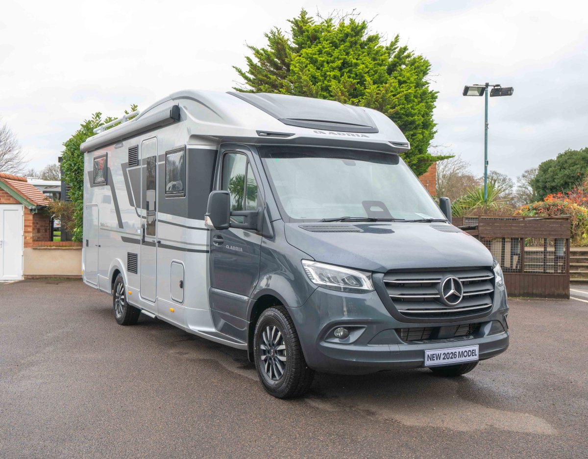 Adria Matrix Supreme MB 670 DL 170BHP Auto - Exterior - Front
