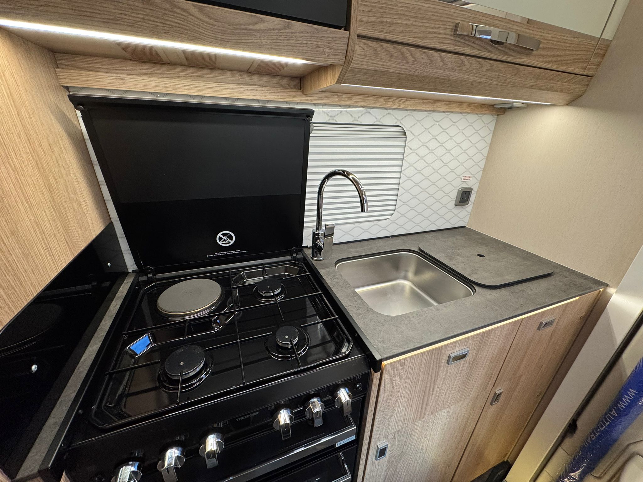 2024 Auto-Trail Tracker EKS