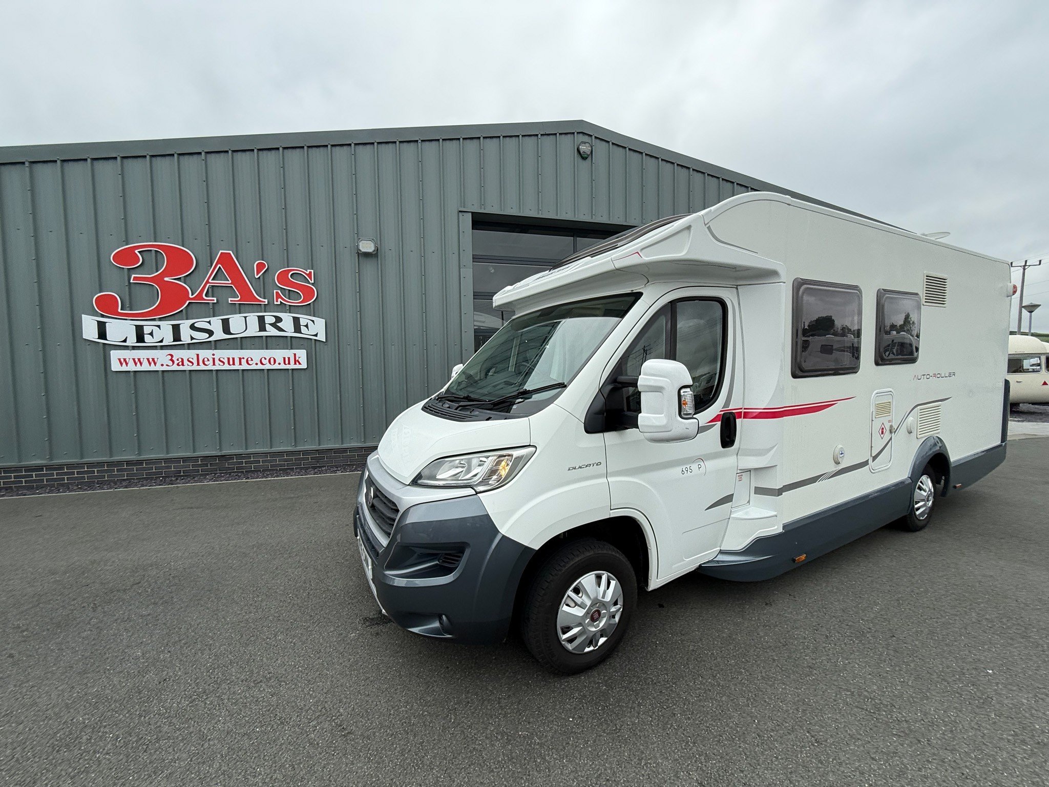 2015 Roller Team Zefiro 695 P Low-Profile Motorhome
