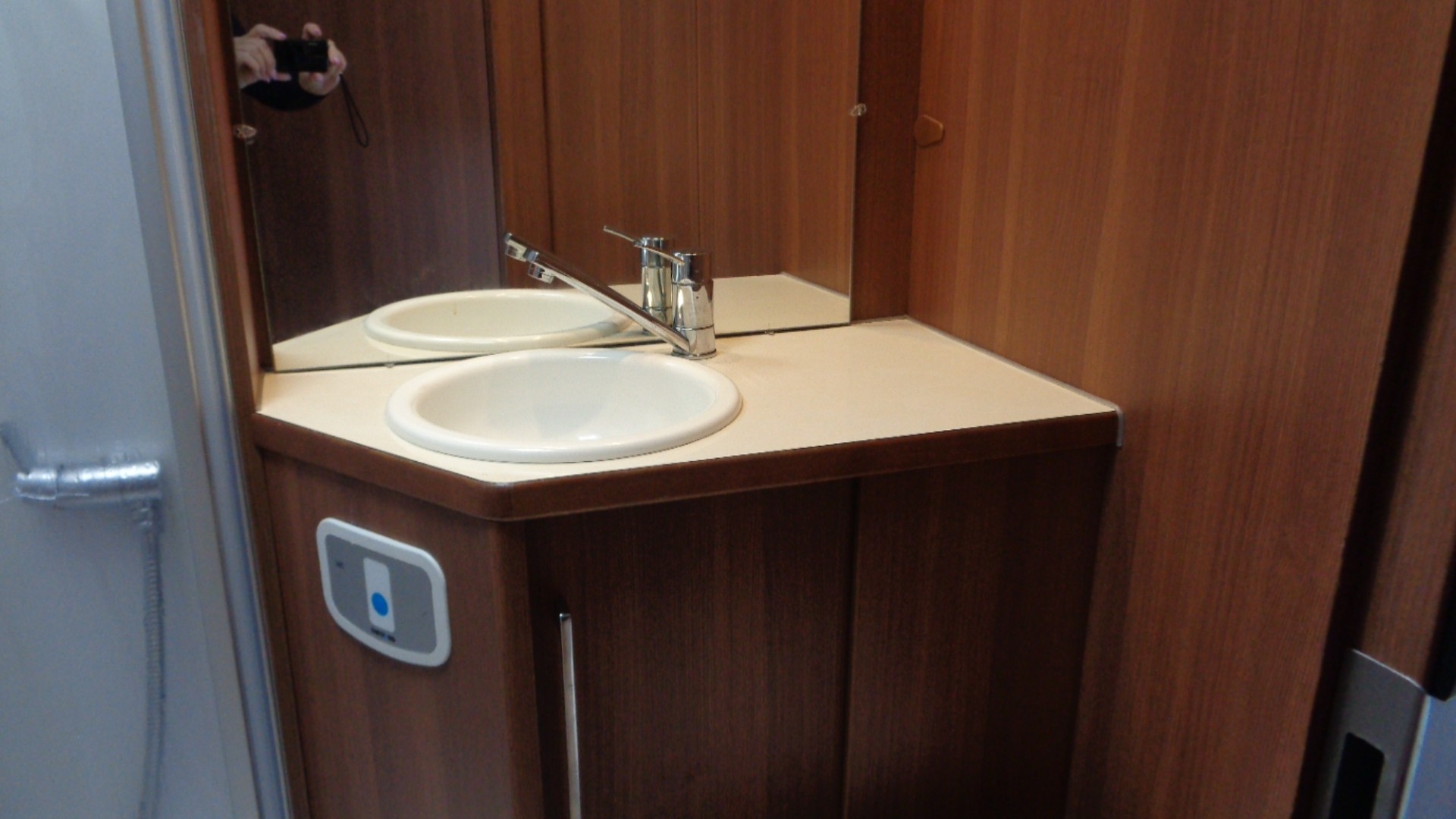 LMC 655 VIP Exquisit , CARAVAN IN GOOD CLEAN CONDITION
