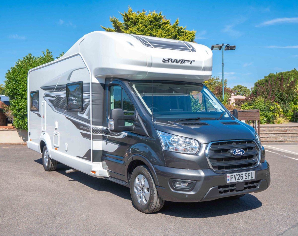 Swift Voyager 475 130BHP - Exterior - Front
