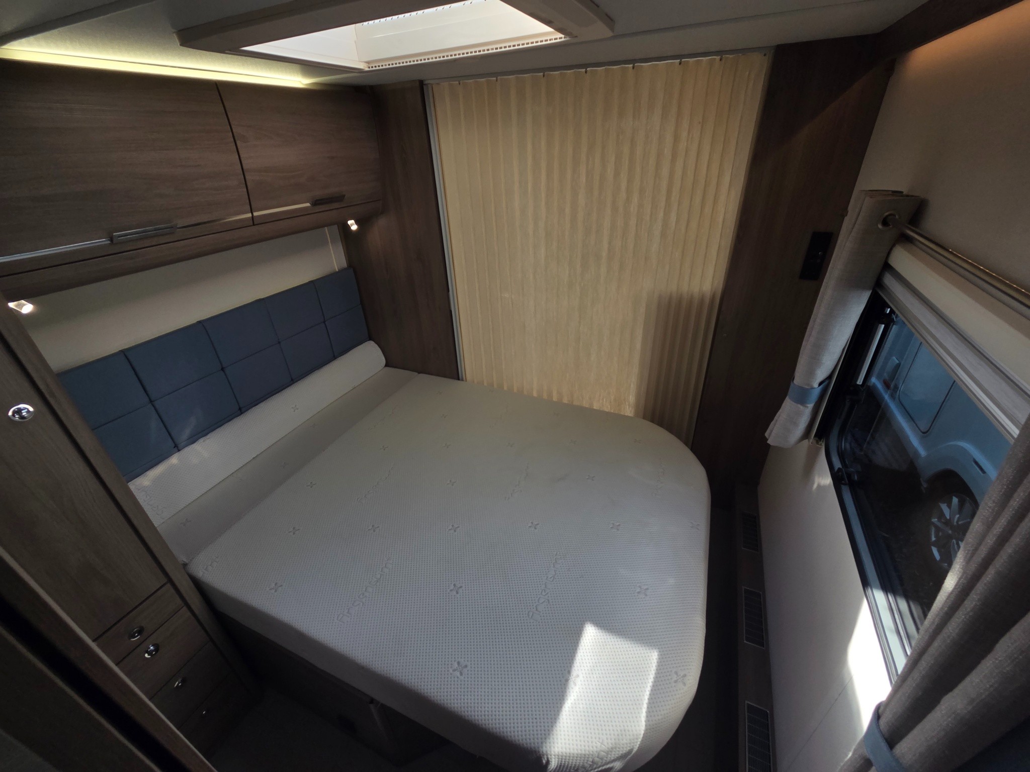 2019 Compass Camino 554