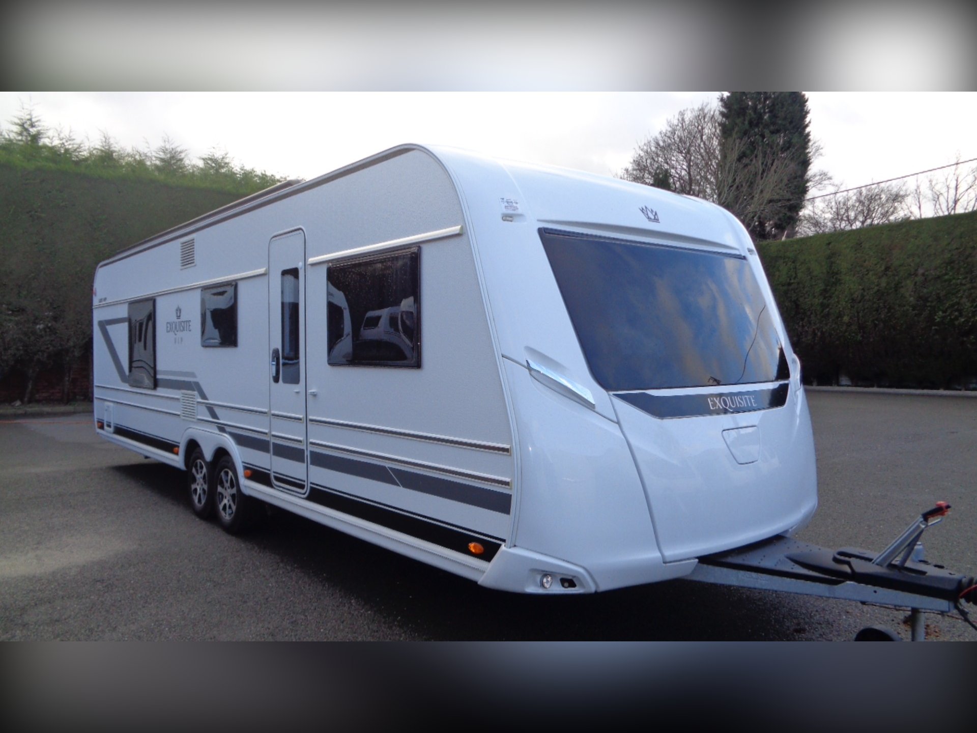 2023 LMC 685 VIP Exquisit 5-Berth Caravan with Transverse Island Bed - Exterior - Front