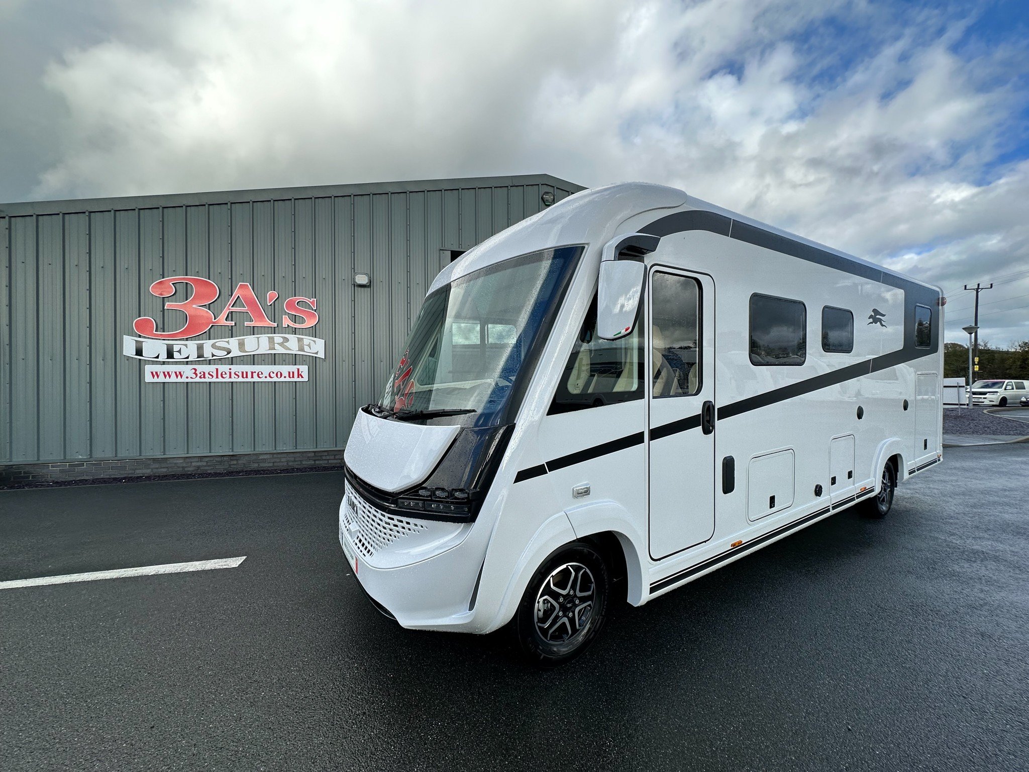 2024 Laika Kreos New Coachbuilt Motorhome
