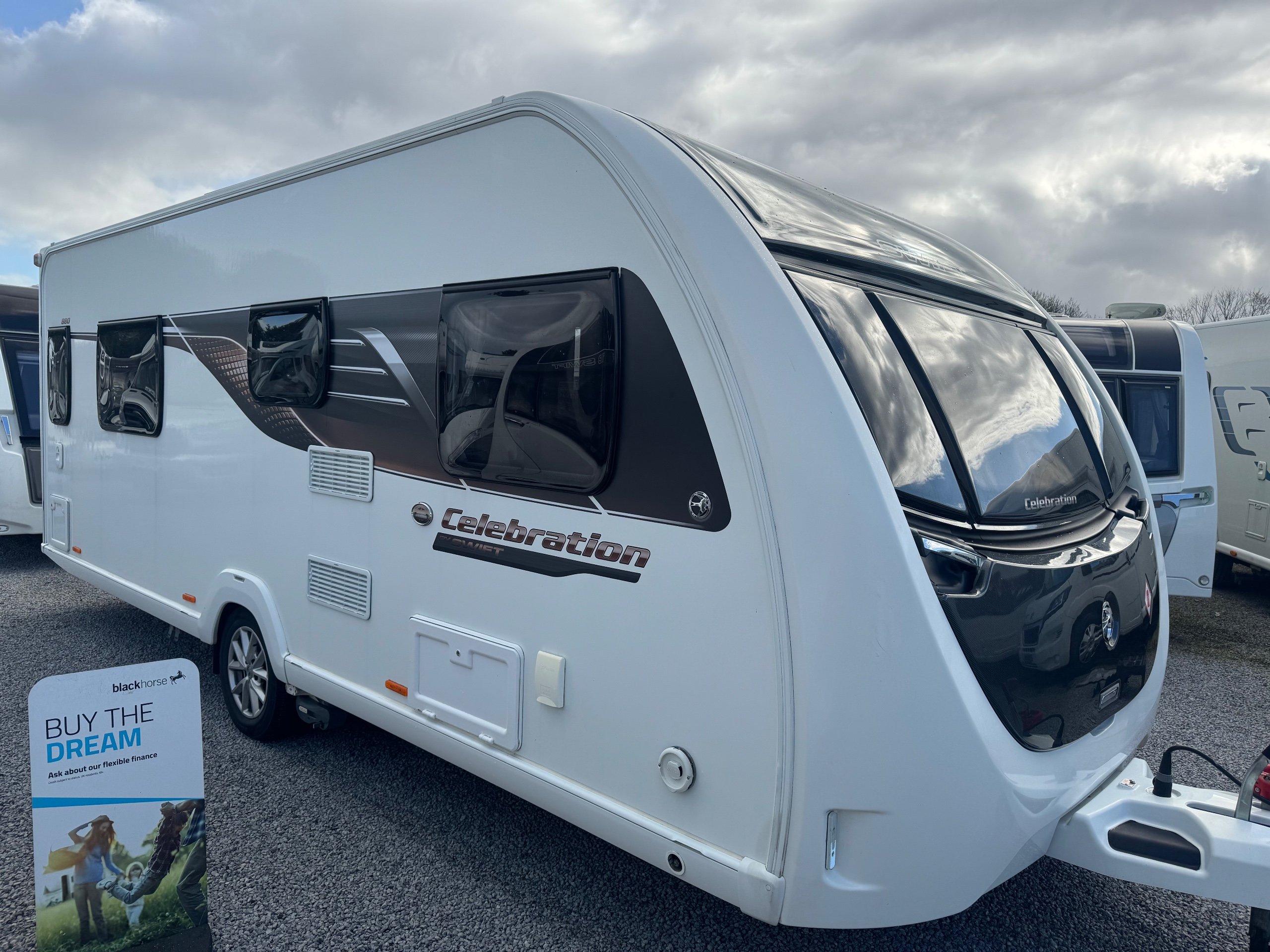 2021 Swift Celebration 880 X - Exterior - Front