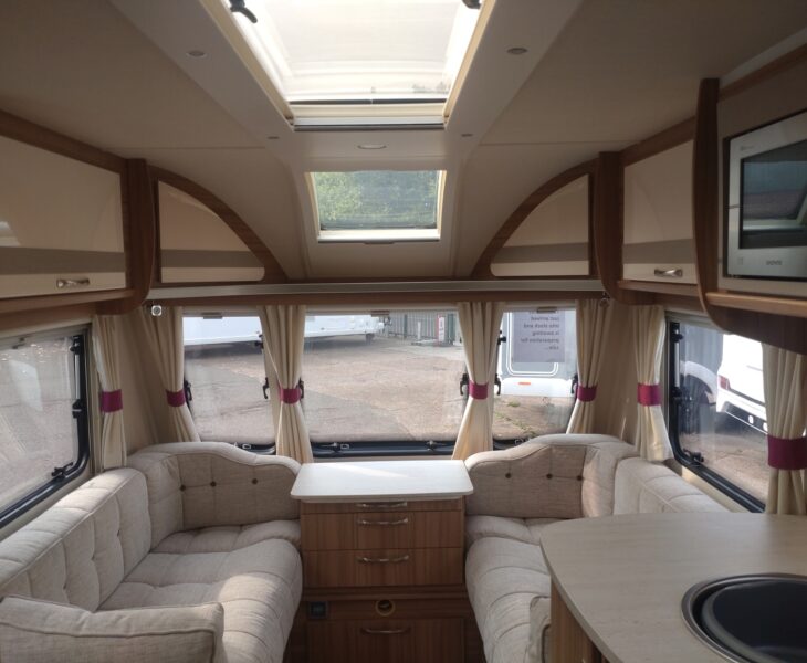 2018 Lunar Ultima 554 - Lightweight 2-Berth with End Washroom