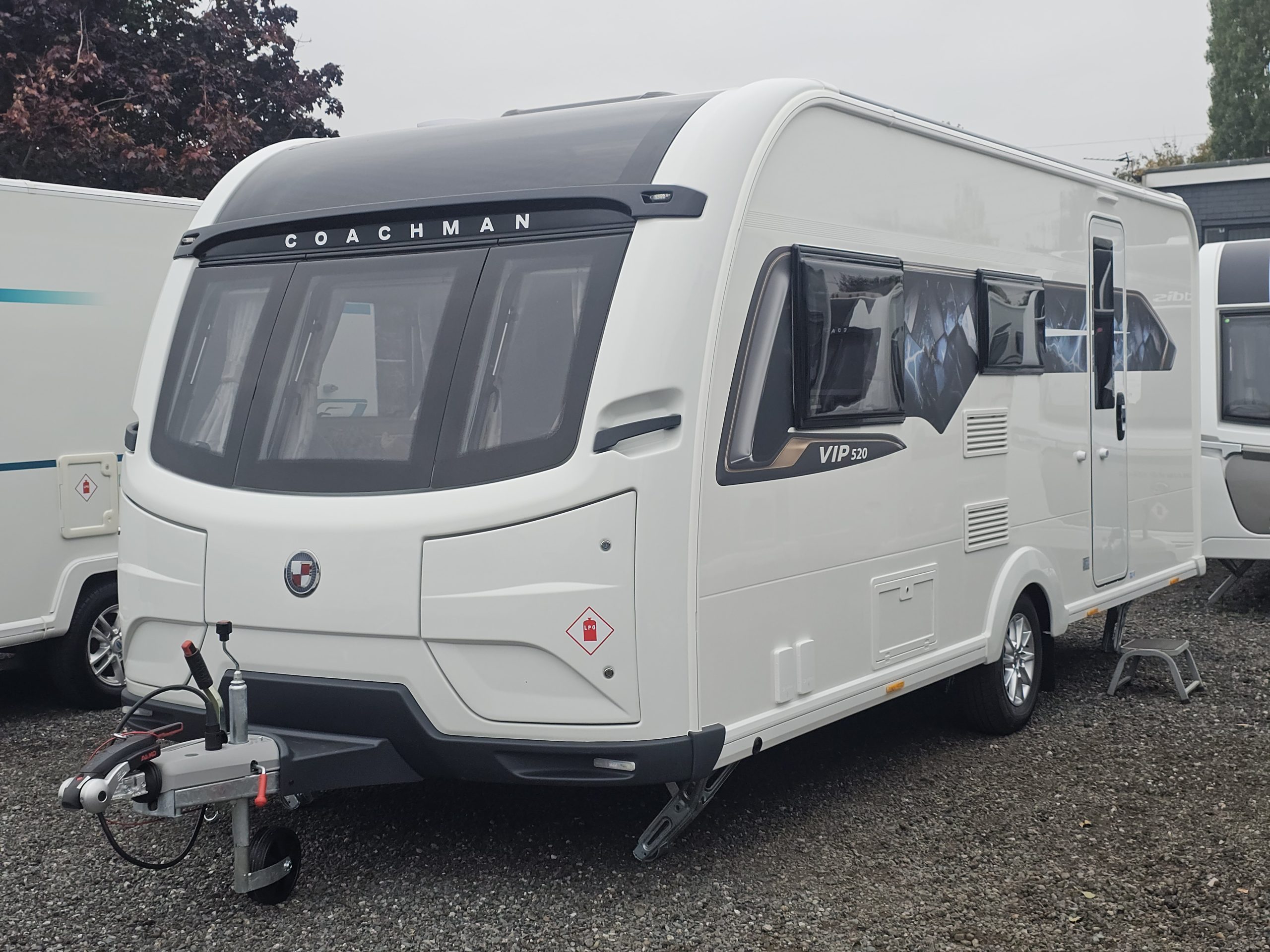 Coachman Vip 520 - Exterior - Front