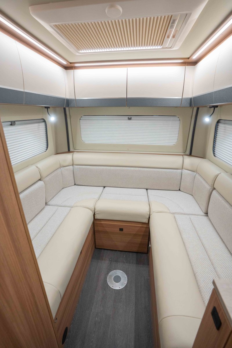 Auto-Trail V-Line 636 Sport 140BHP Auto