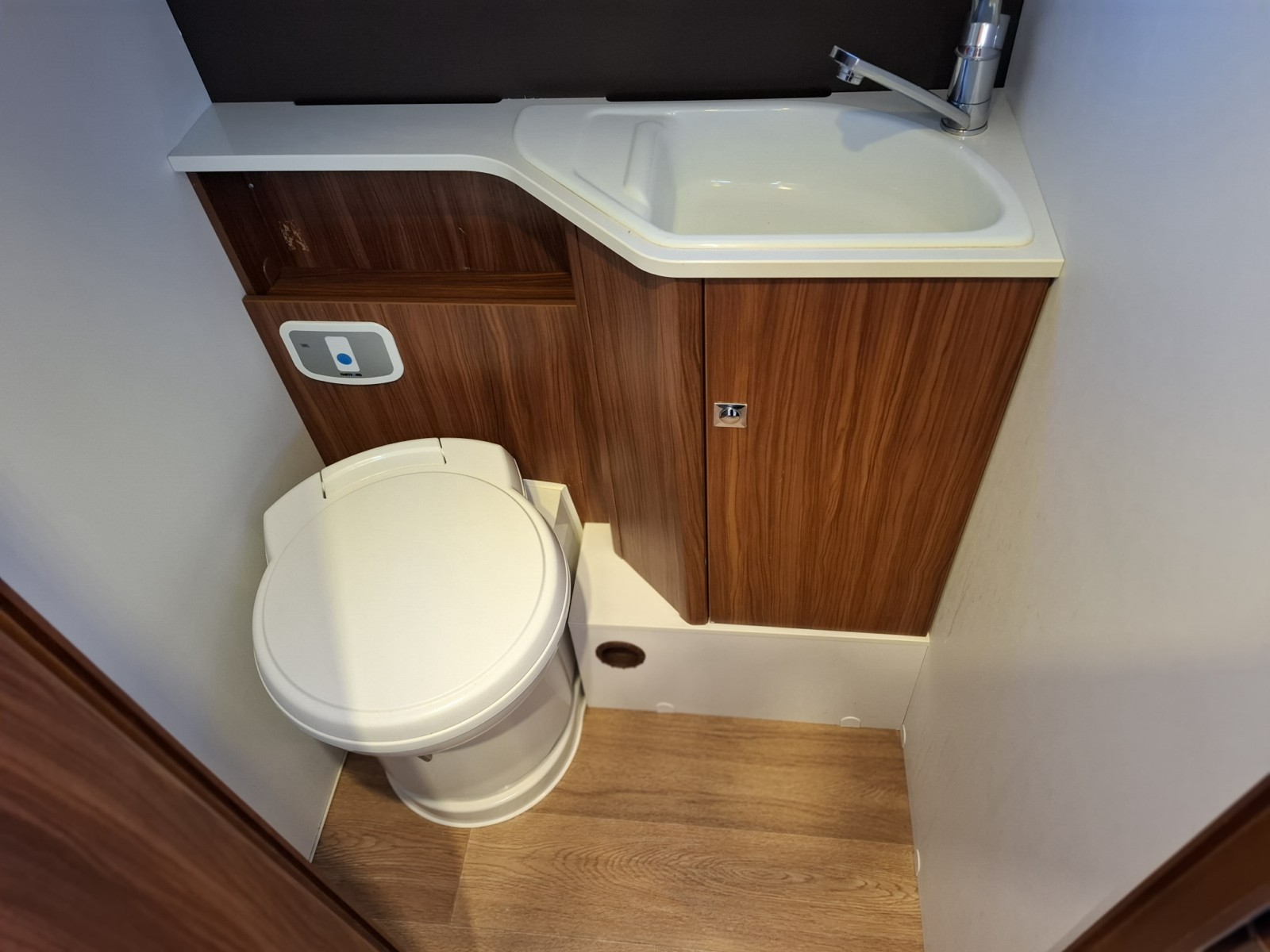 2017 Adria Matrix Axess M670SL