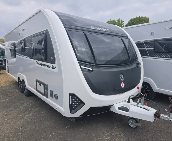 Swift Conqueror 645 - Exterior - Front