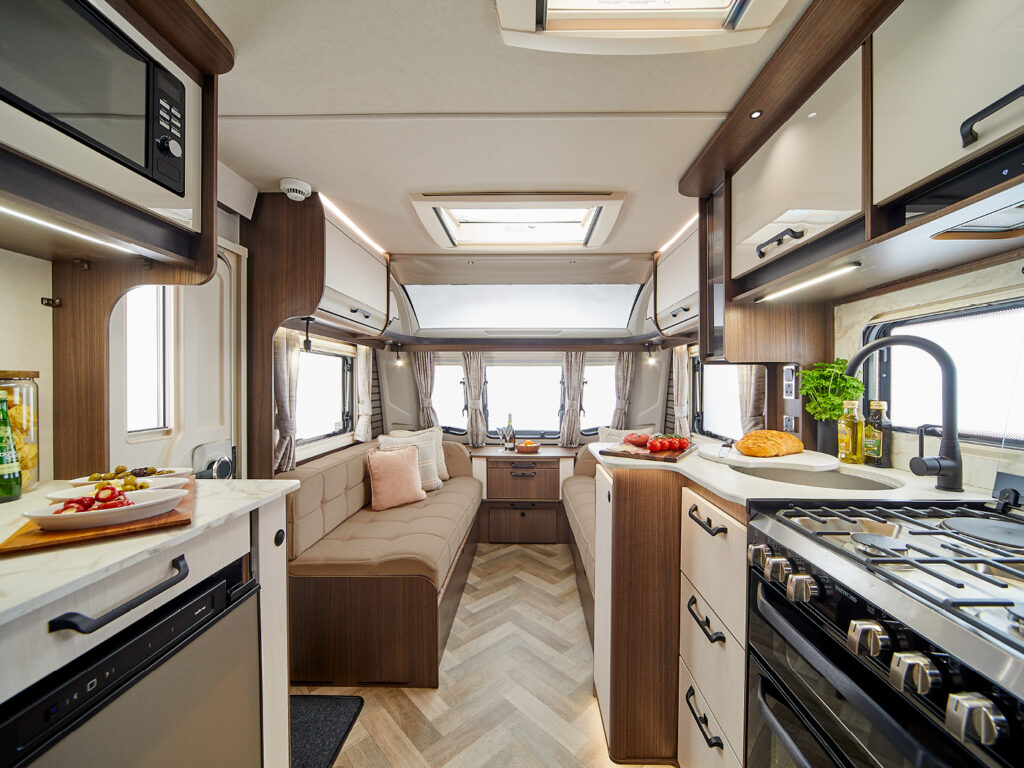 2027 Coachman VIP 545