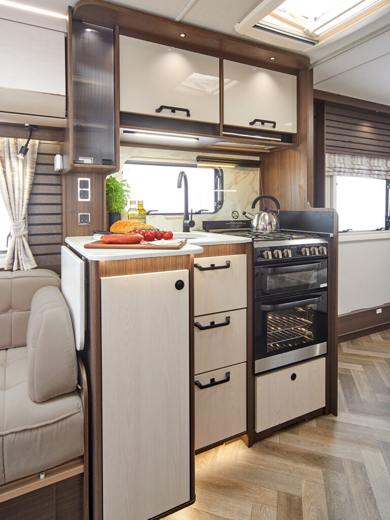 2027 Coachman VIP 545