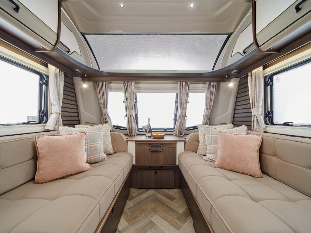 2027 Coachman VIP 545