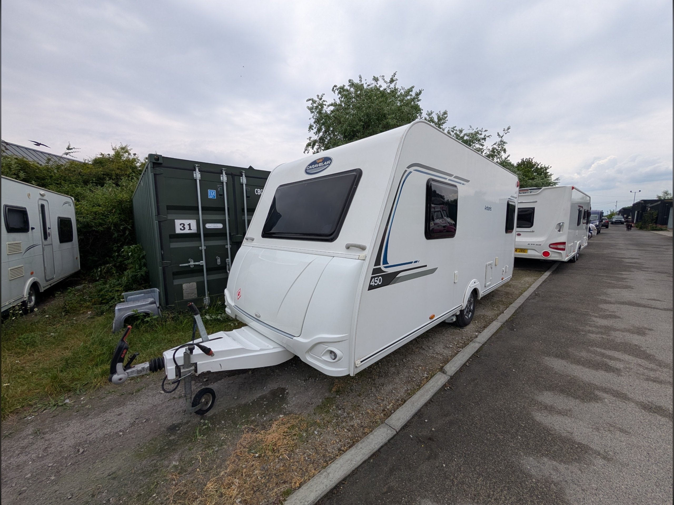 2017 Caravelair Antares 2-Berth Lightweight Caravan with Fixed Bed