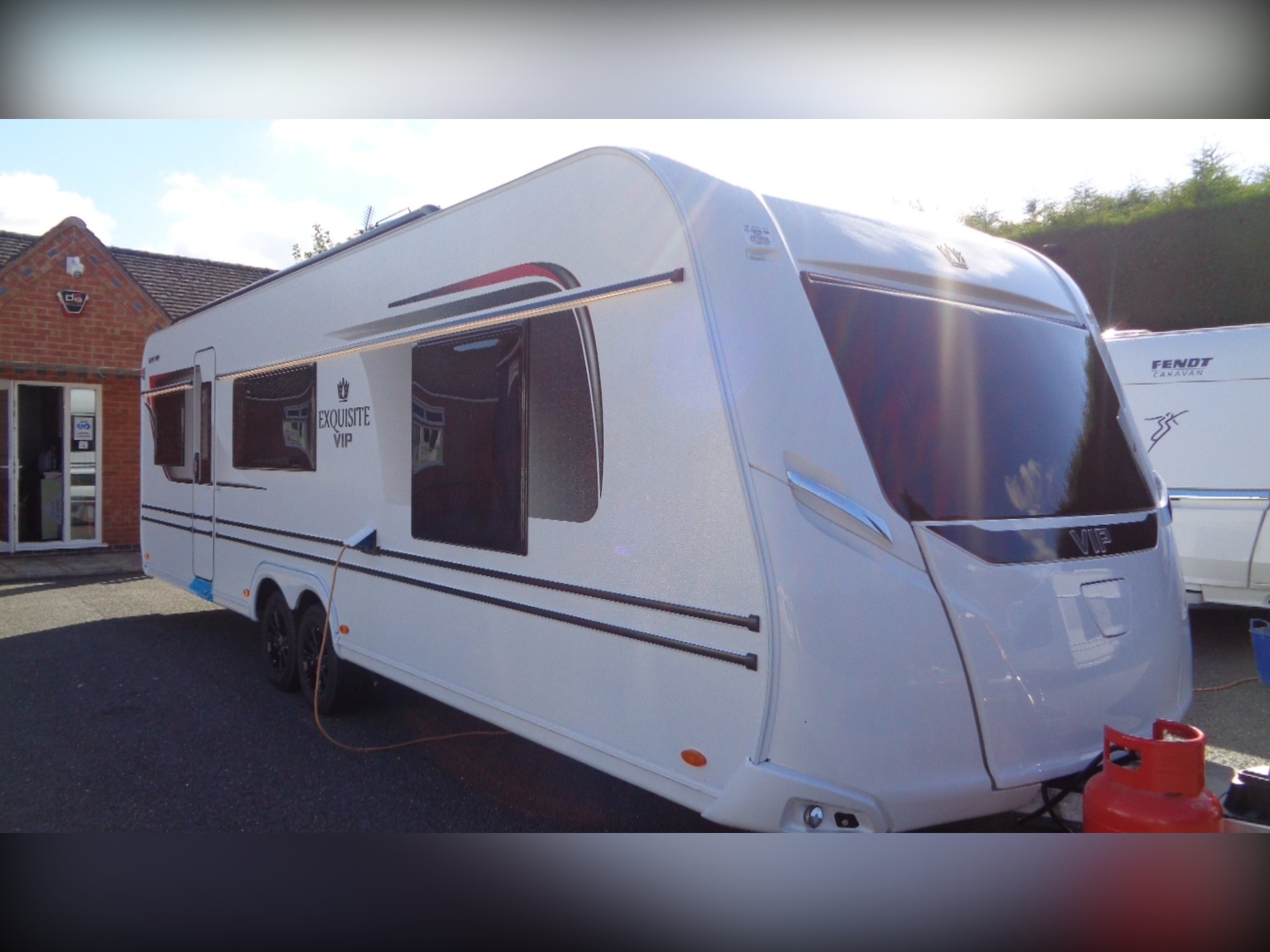 LMC 695 VIP Exquisit 2026 New 5-Berth Caravan with Island Bed - Exterior - Front