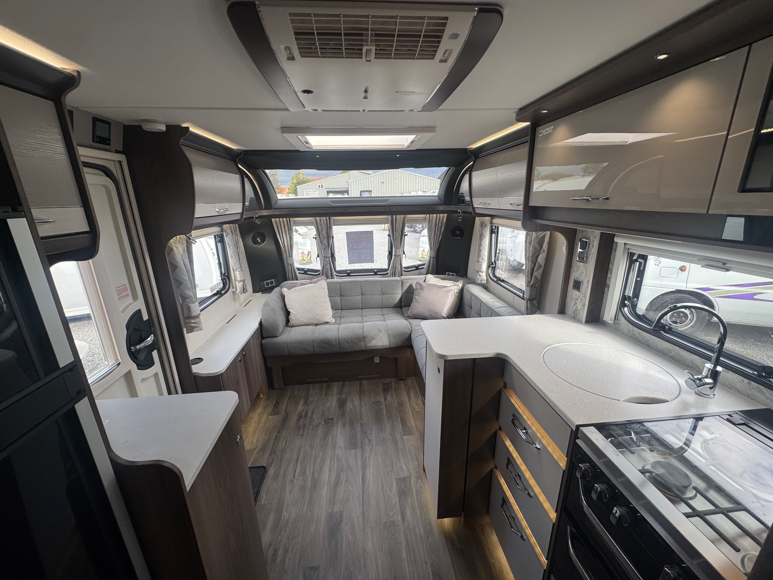 Coachman Laser Xcel 845 TWIN AXLE