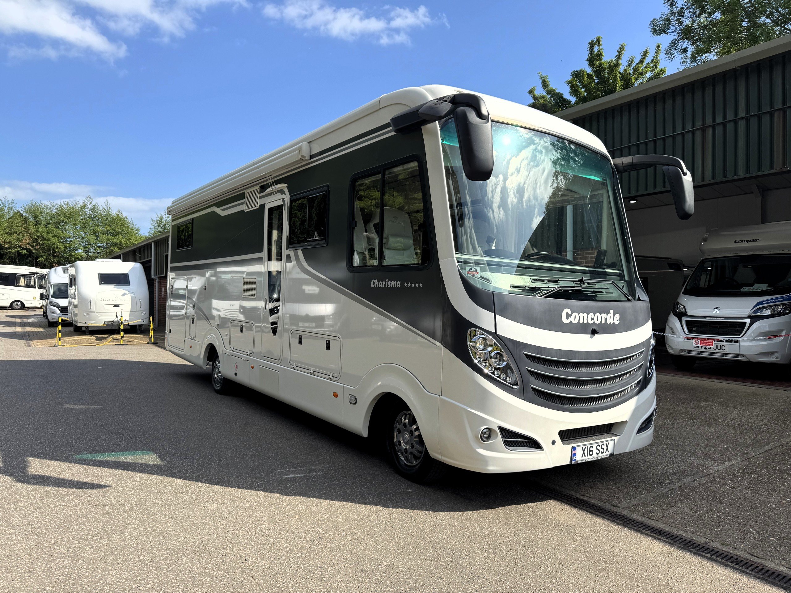 2015 Concorde Charisma 900L Jubilee Edition - Exterior - Front