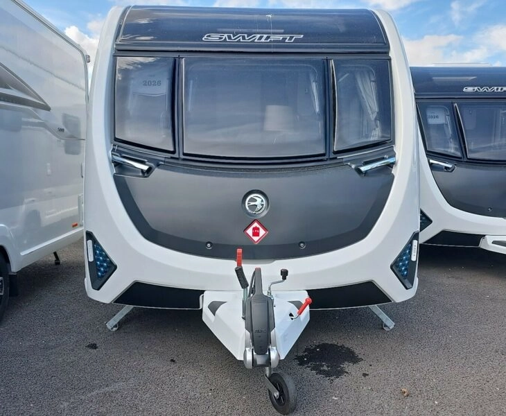Swift Challenger 560 - Exterior - Front