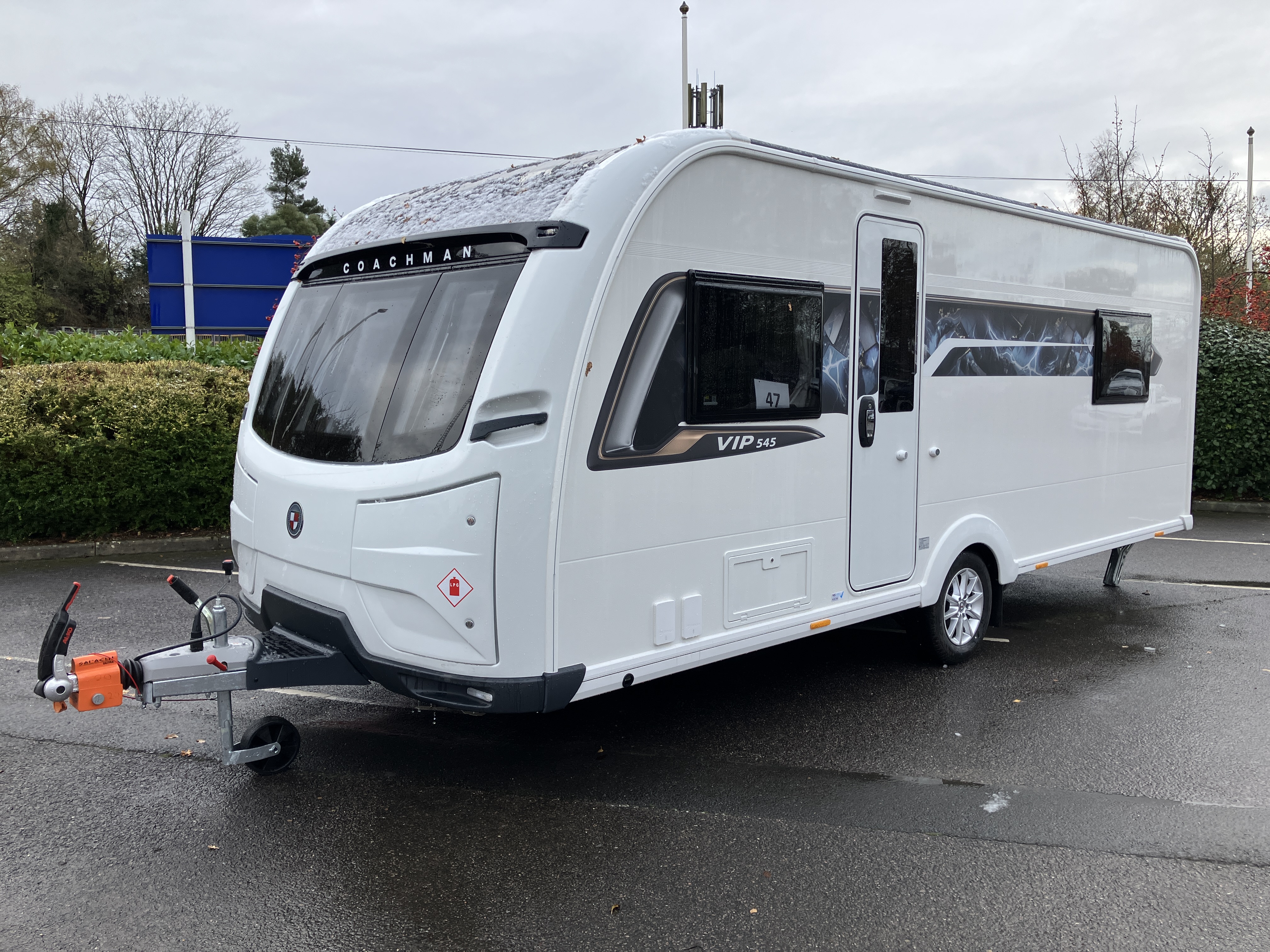 Coachman VIP 545 - Exterior - Front