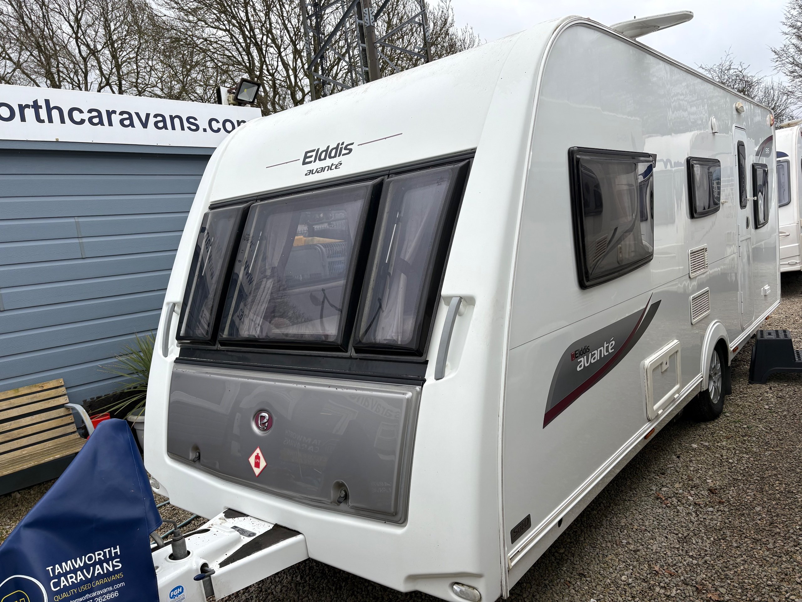 Elddis Avante 515 - Exterior - Front