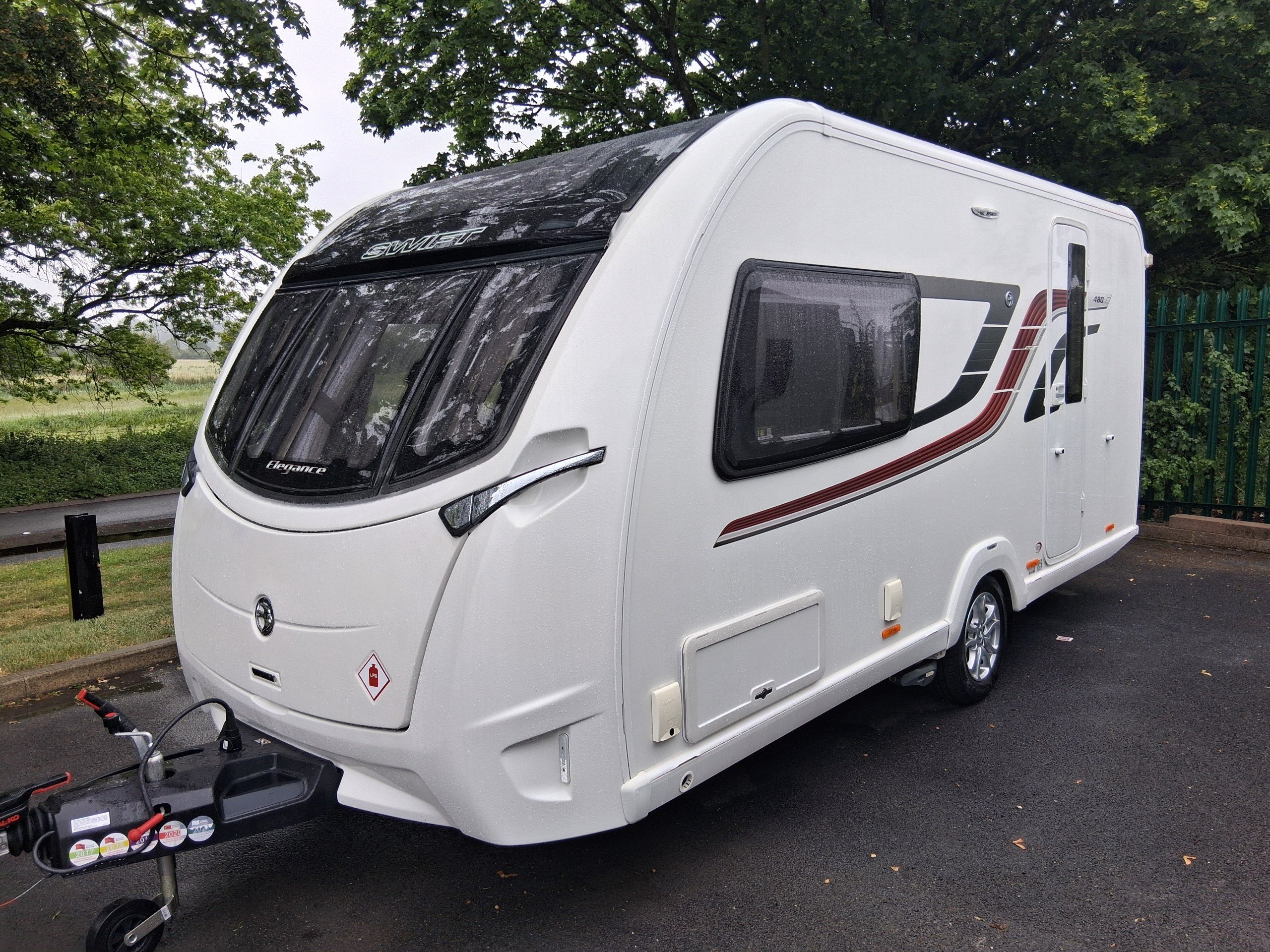 Swift Elegance 480 - Exterior - Front