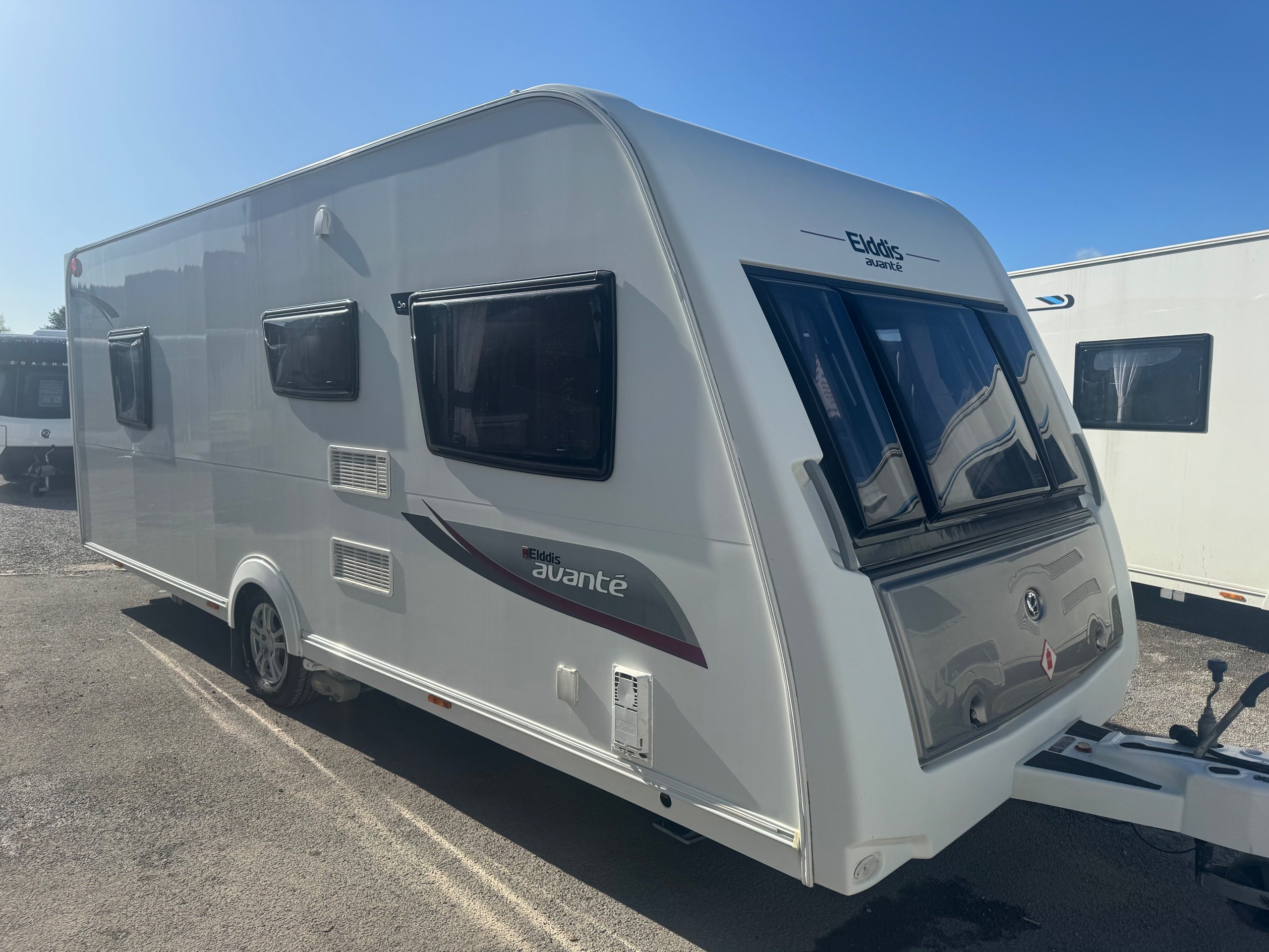 2014 Elddis Avante 550 - Exterior - Front