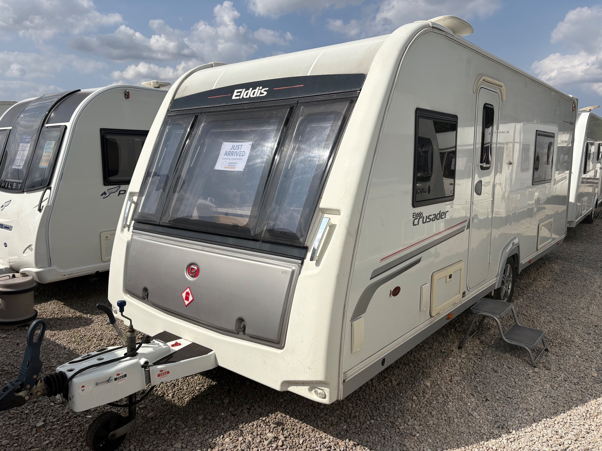 Elddis Crusader Shamal - Exterior - Front