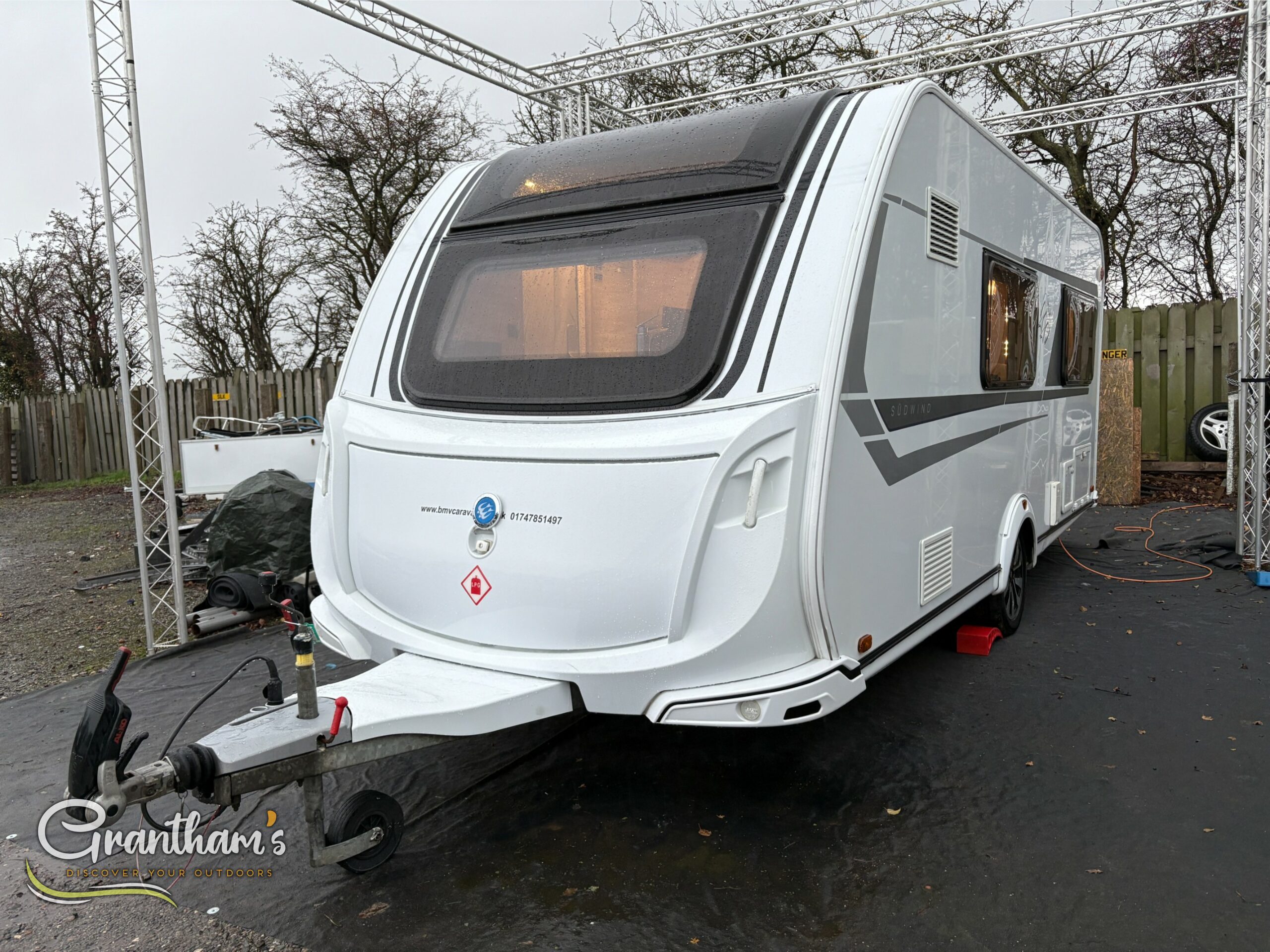 Knaus Sudwind - Exterior - Front
