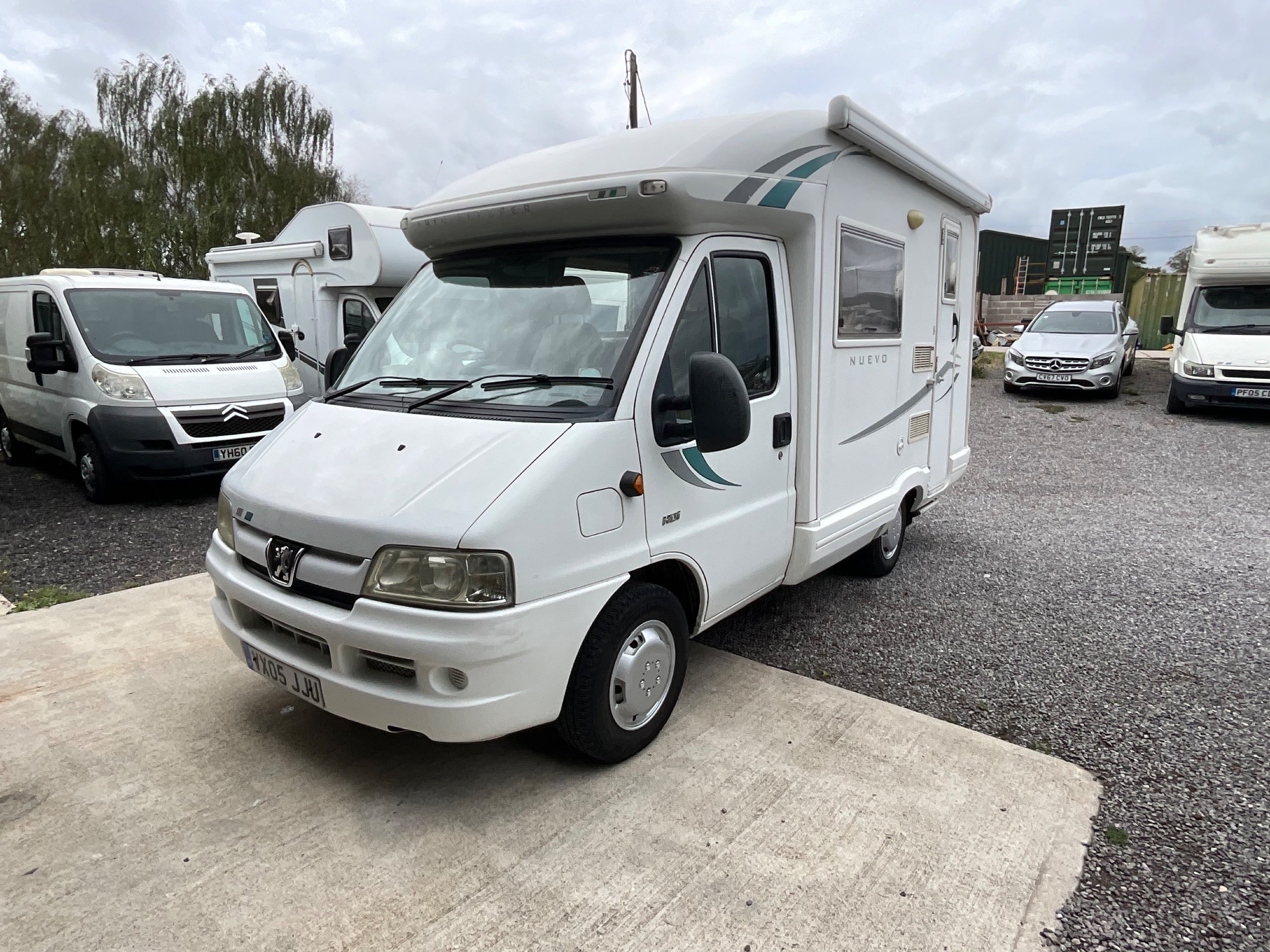 2005 Auto-Sleepers Nuevo ES - Exterior - Front