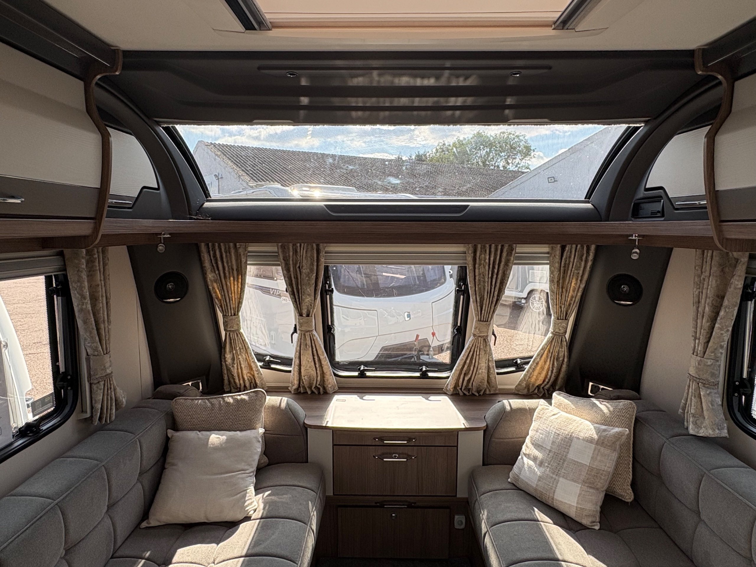 Coachman VIP 575