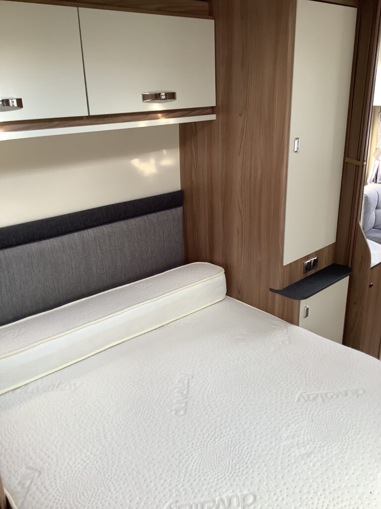 2019 Sprite Major 4SB - 4-Berth Caravan with Transverse Island Bed