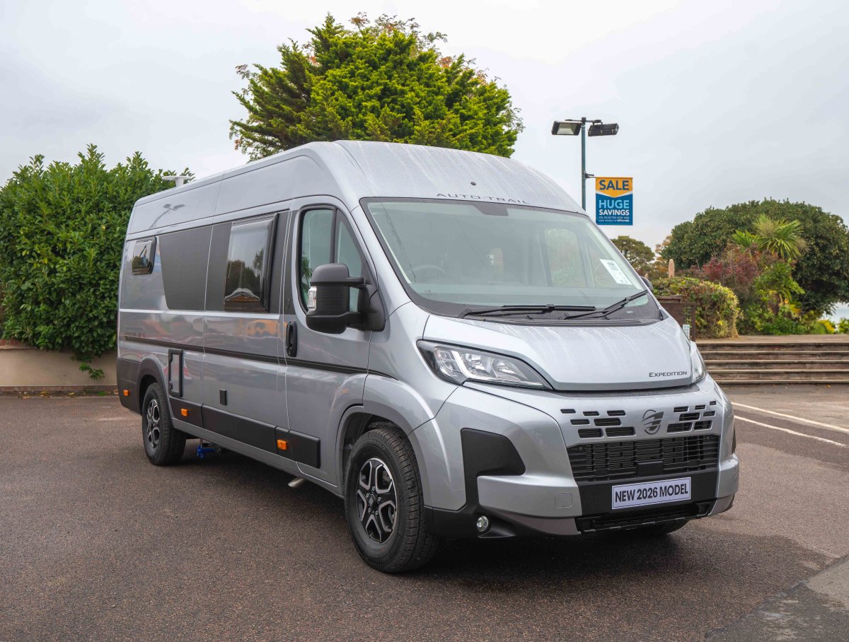 Auto-Trail Expedition 68 XL 140BHP 4-Berth Manual Motorhome - Exterior - Front