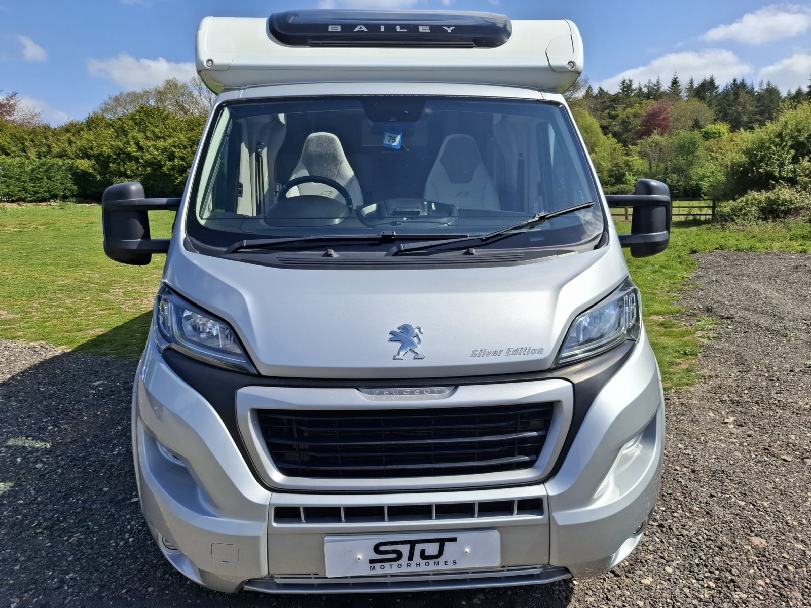 Bailey Alliance 76-4T - Exterior - Front