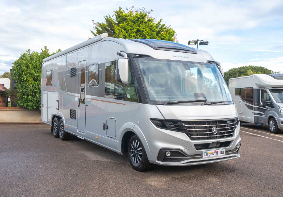 Adria Supersonic 890 LC 170BHP Auto - Exterior - Front
