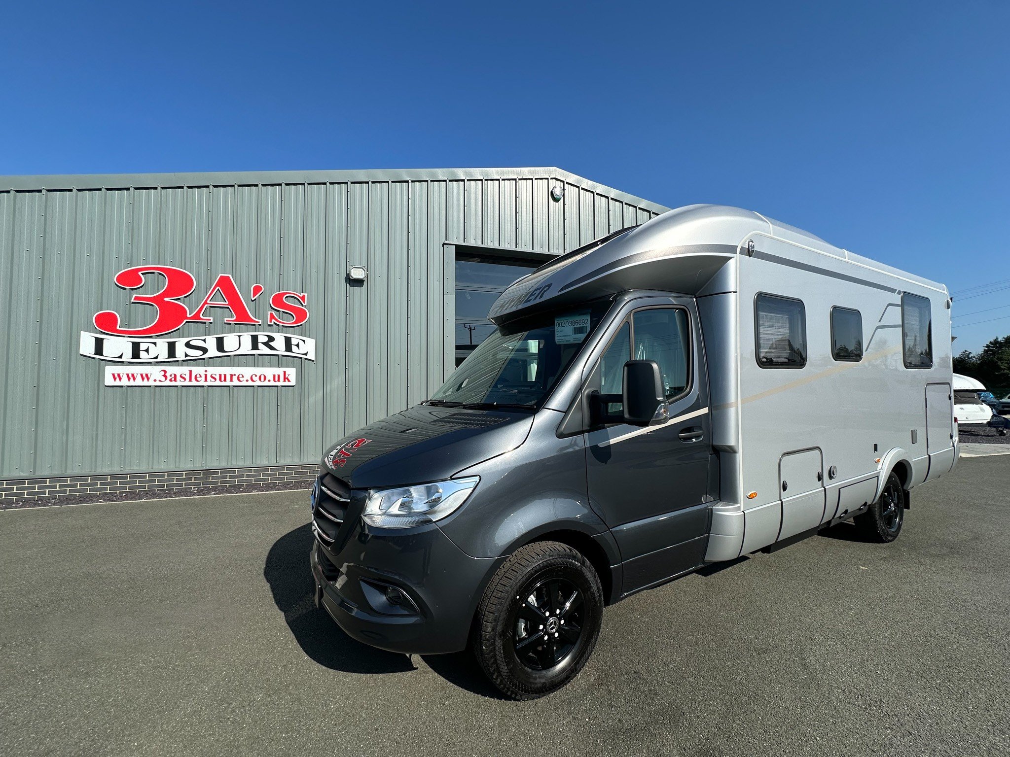 2024 Hymer B-MC T690 New 4-Berth Motorhome with Island Bed