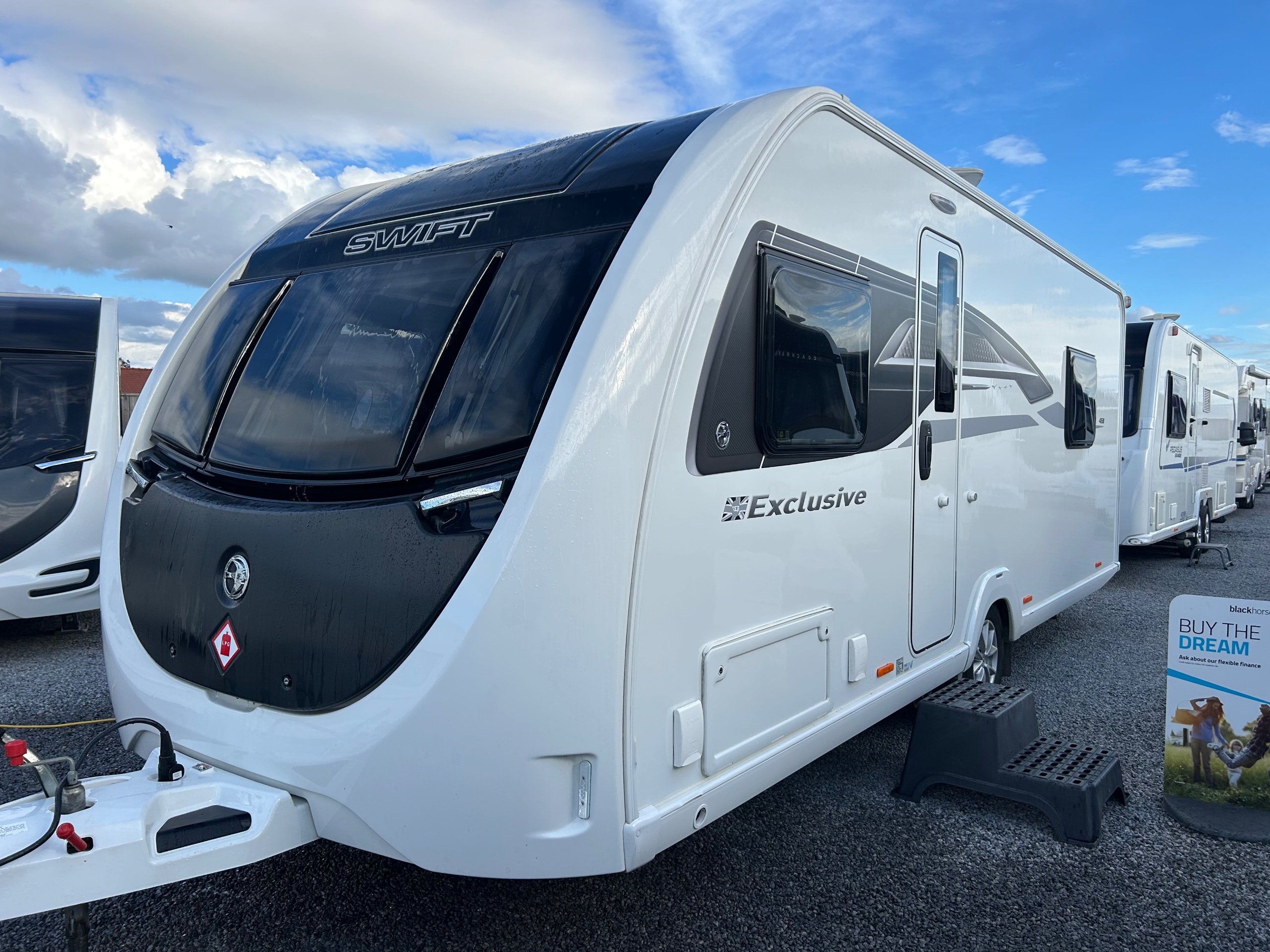 2024 Swift Exclusive - Exterior - Front