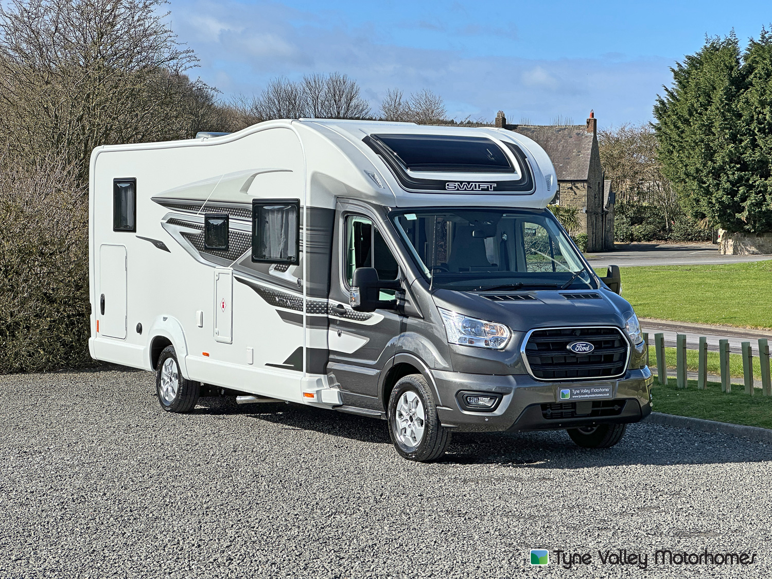 Swift Voyager 594 - Exterior - Front