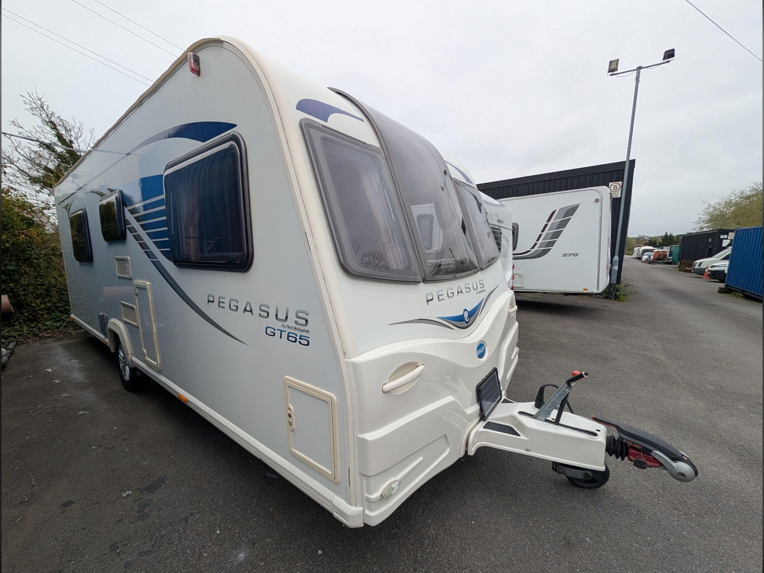 2013 Bailey GT65 Pegasus Rimini - Exterior - Front