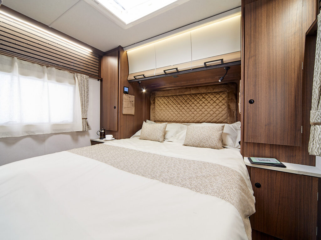 Coachman Laser 845 Xtra - Bedroom