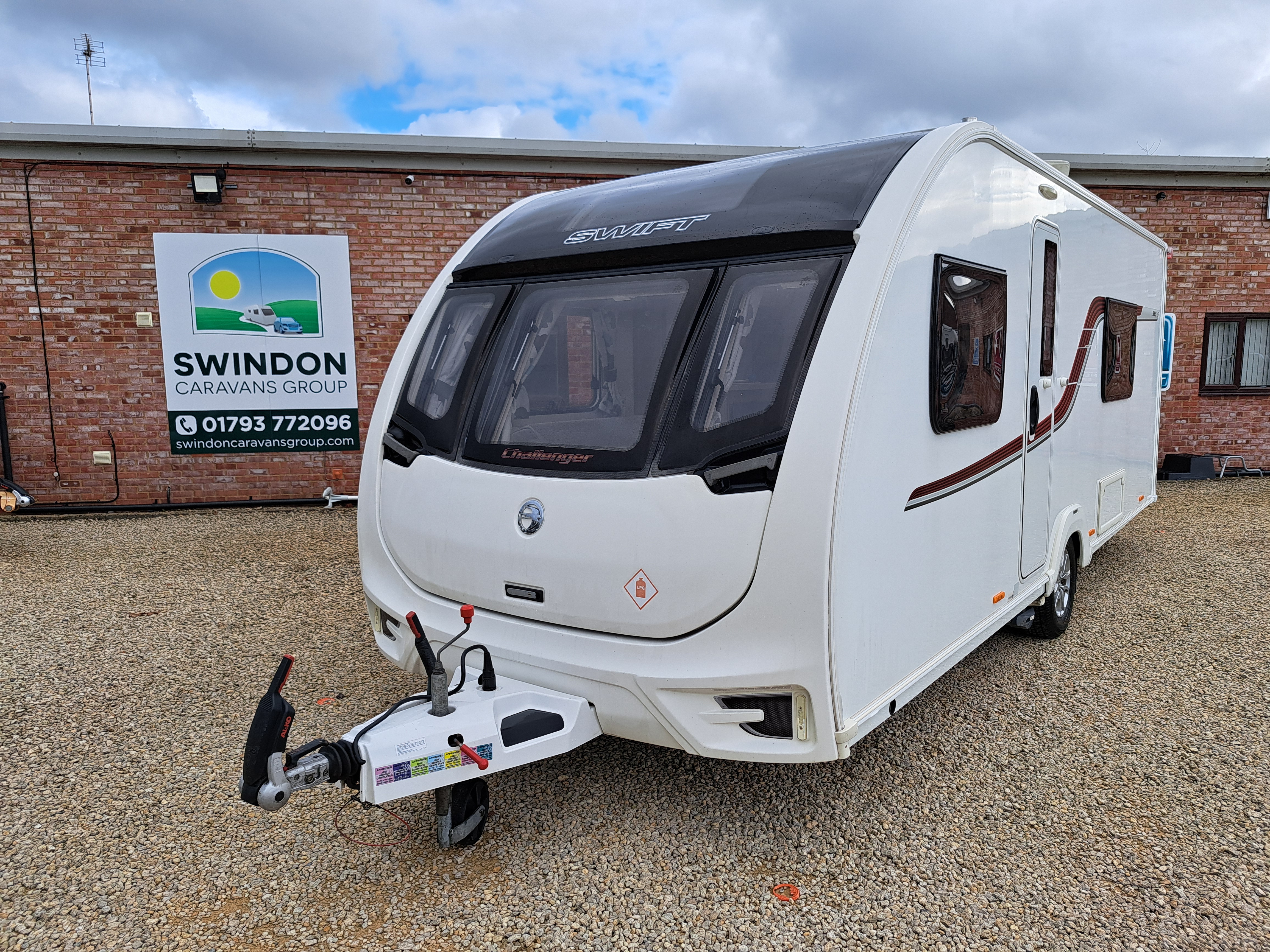 Swift Challenger 565 - Exterior - Front