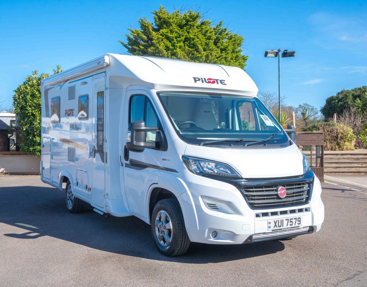 Fiat Pilote Essentiel 650C 140BHP - Exterior - Front