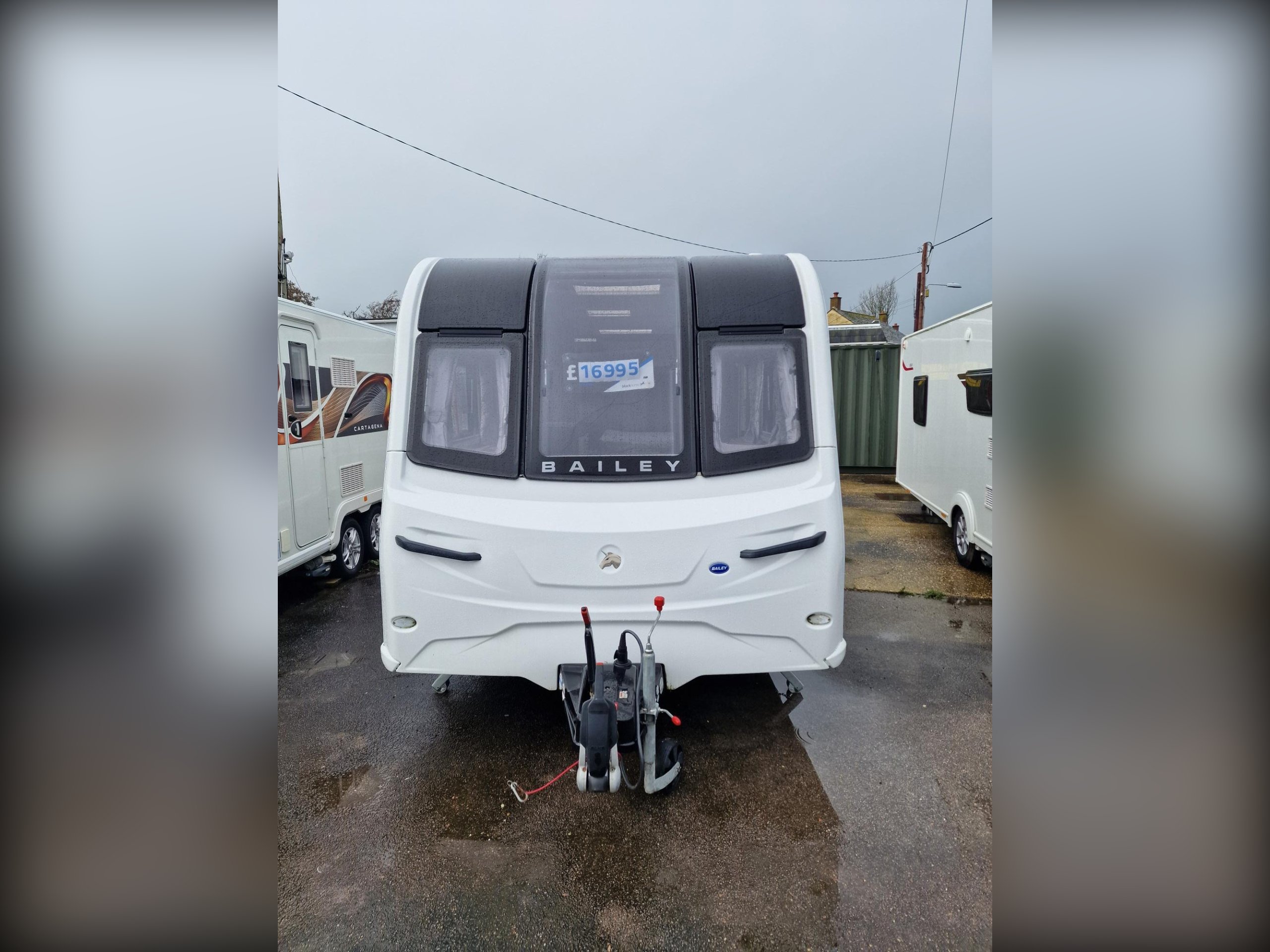 Bailey Unicorn Valencia - Exterior - Front